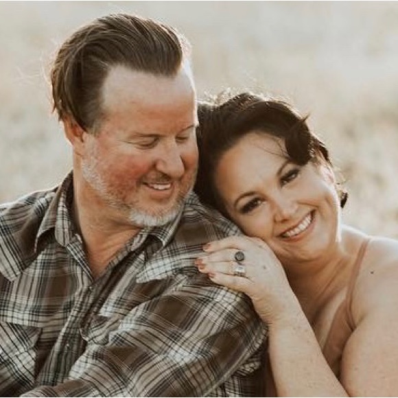 Meet your Posher, Shannon. I love all things fashion, shoes, jewelry & tchotchke - Picture 3 of 5